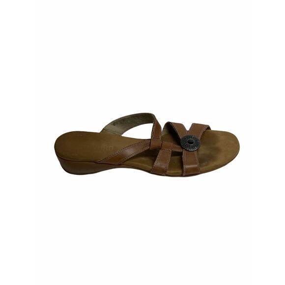 Munro Shoes - Munro Tan Leather Medallion Strappy Sandals Size 8
